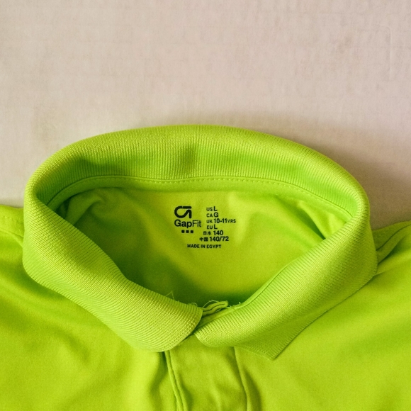 FREE WITH PURCHASE Gap Fit athletic polo - Picture 3 of 4